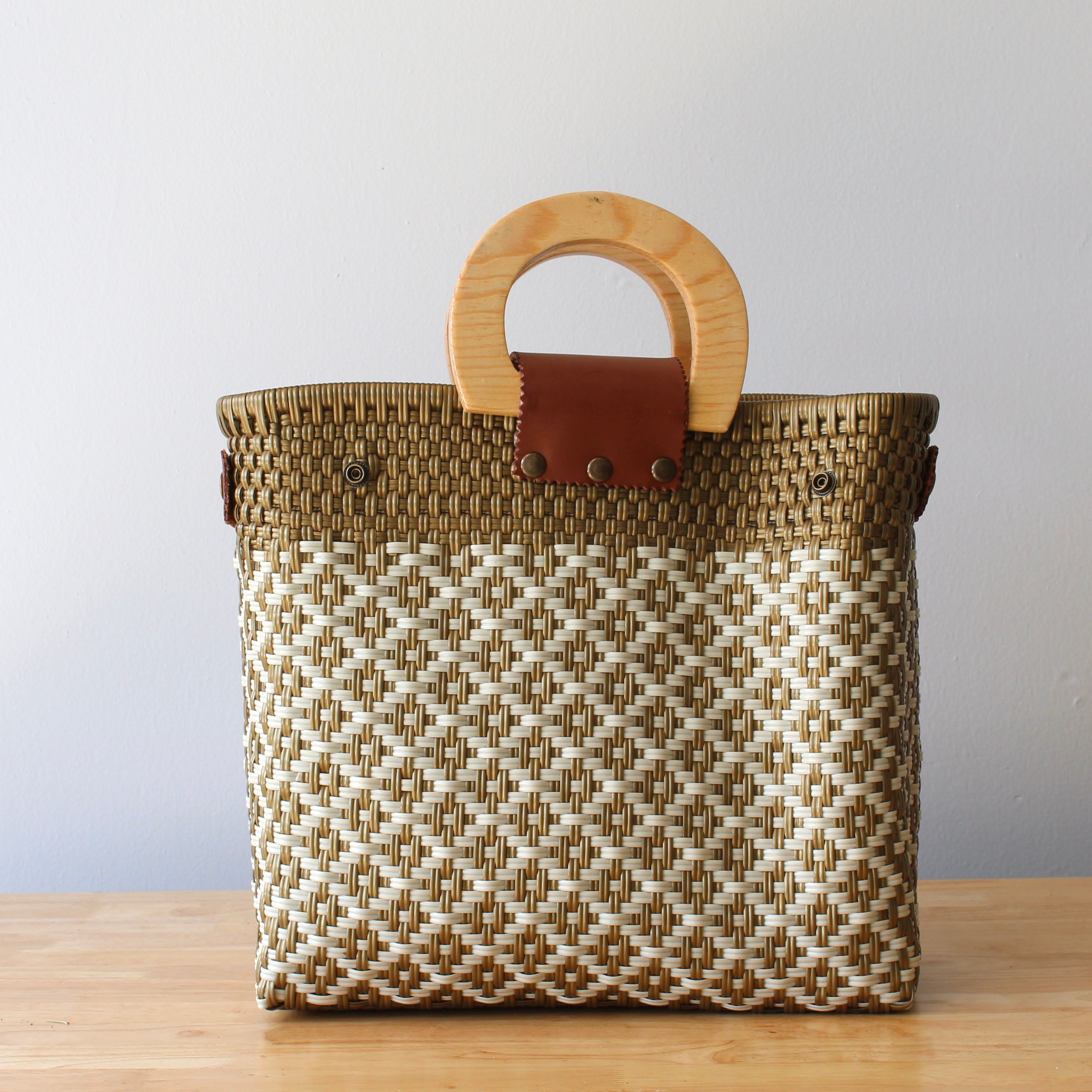 MexiMexi beige woven bag with wooden handles