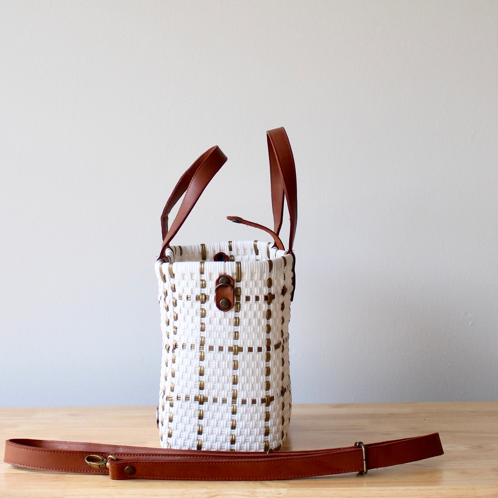Handmade Mexican Vida Purse in white recycled plastic