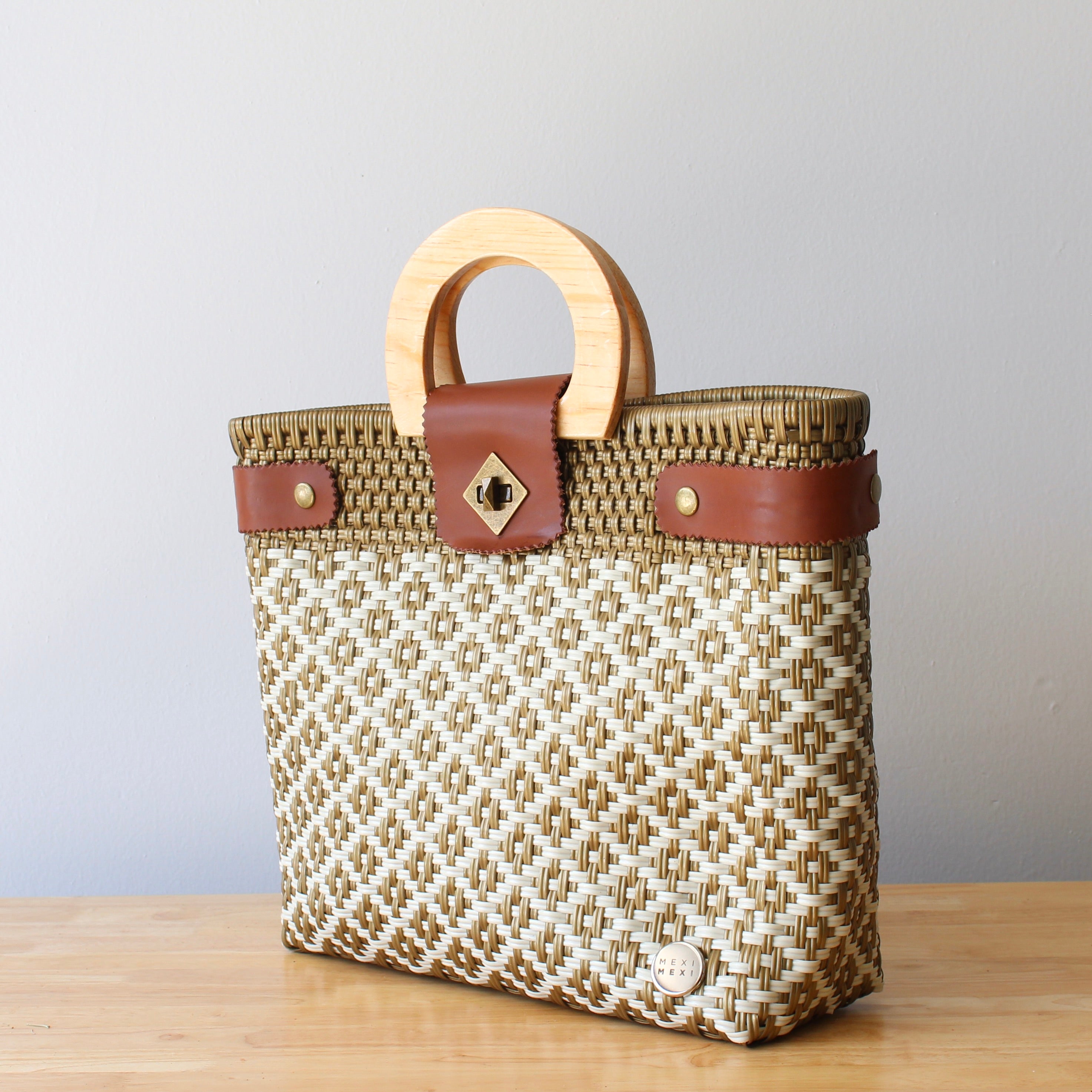 Neutral eco-friendly woven handbag made in Mexico