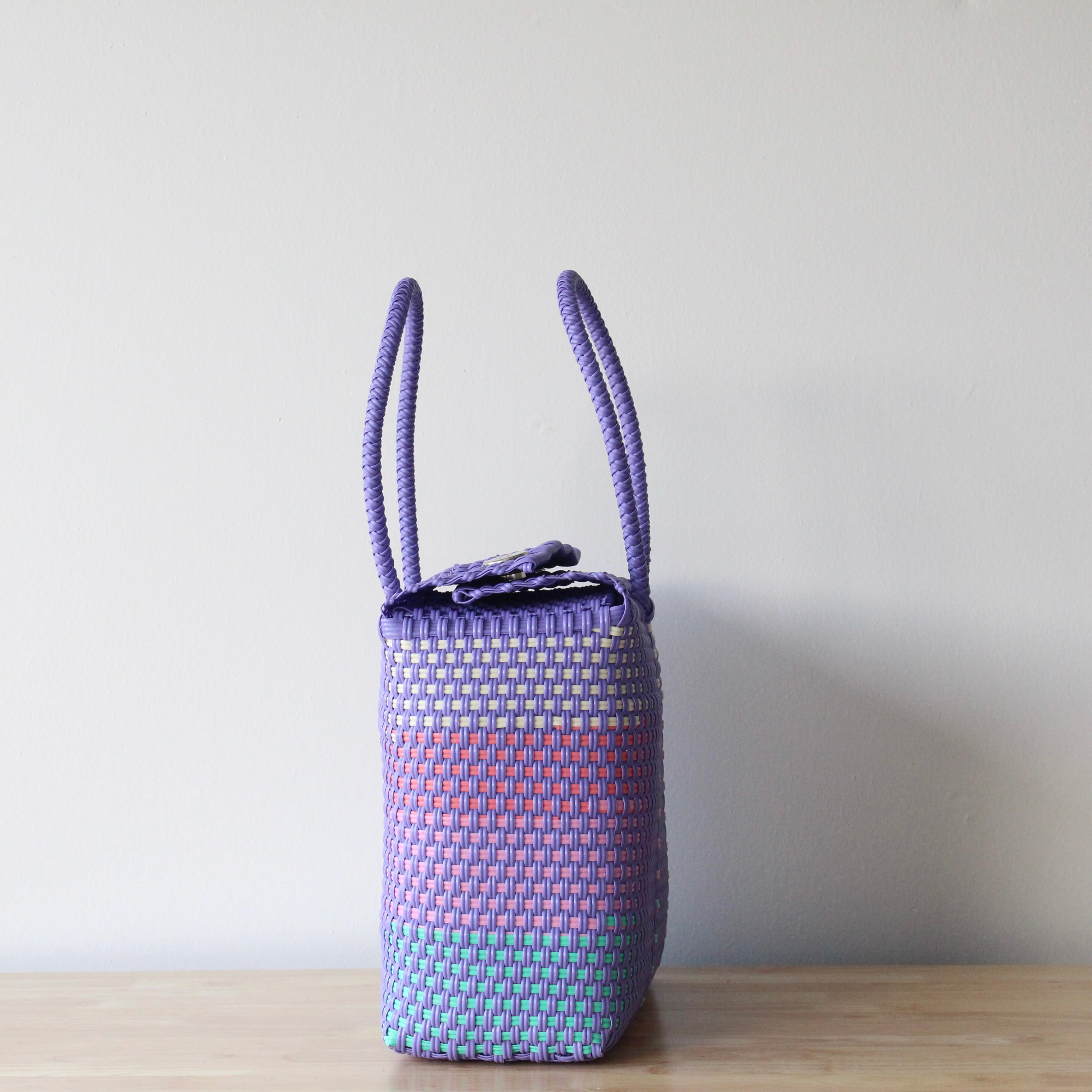 Medium recycled plastic handbag with snap closure