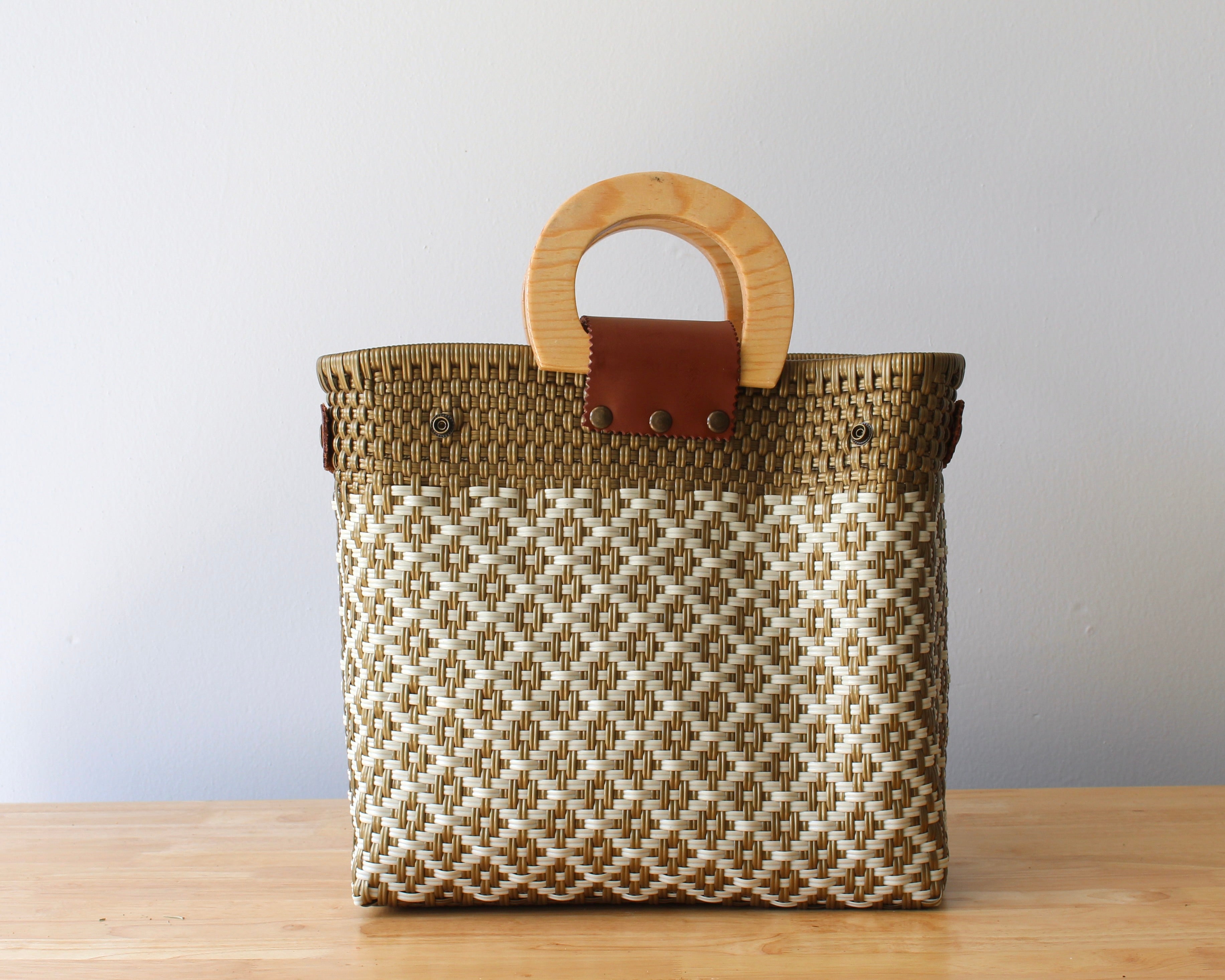 MexiMexi beige woven bag with wooden handles