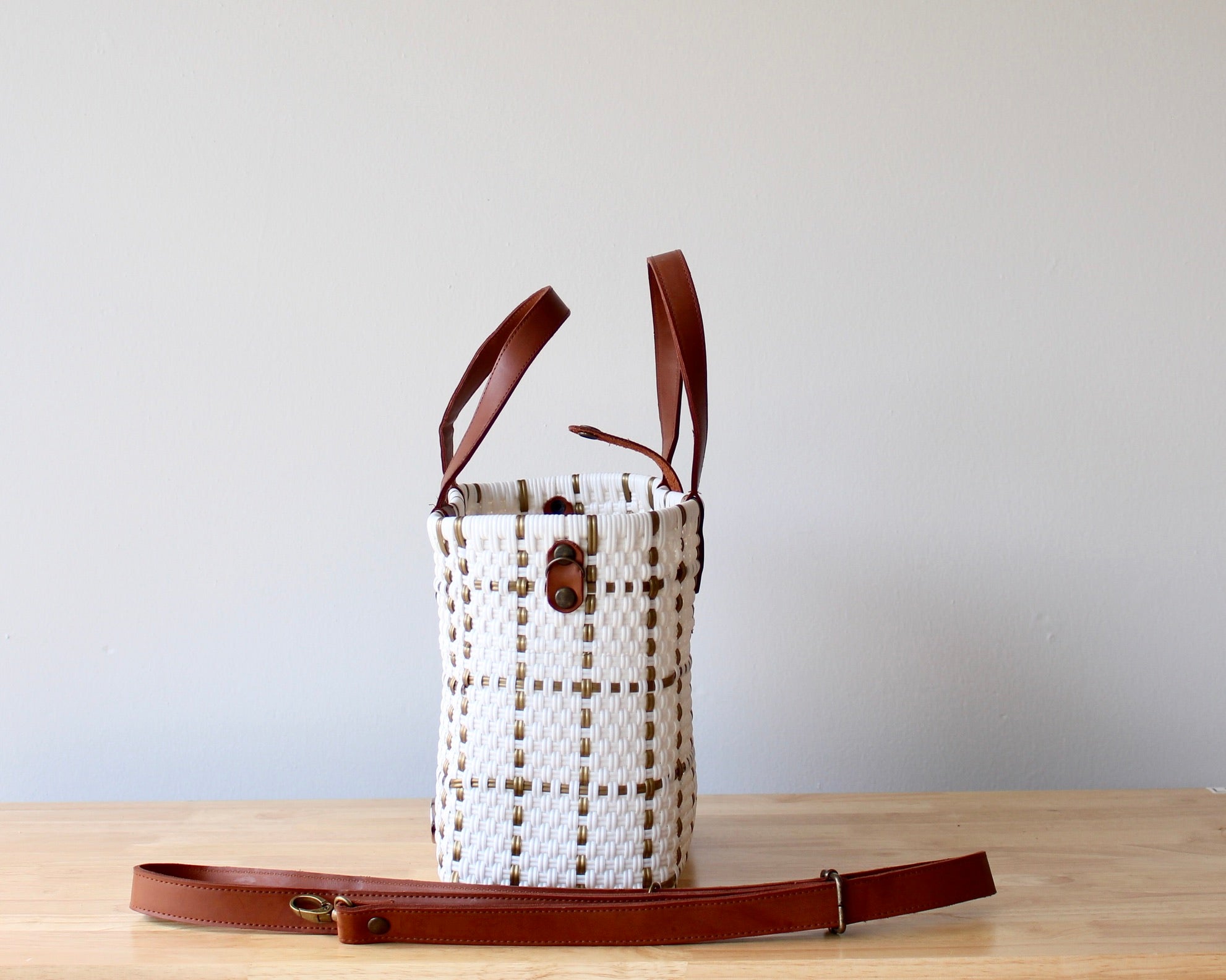 Handmade Mexican Vida Purse in white recycled plastic