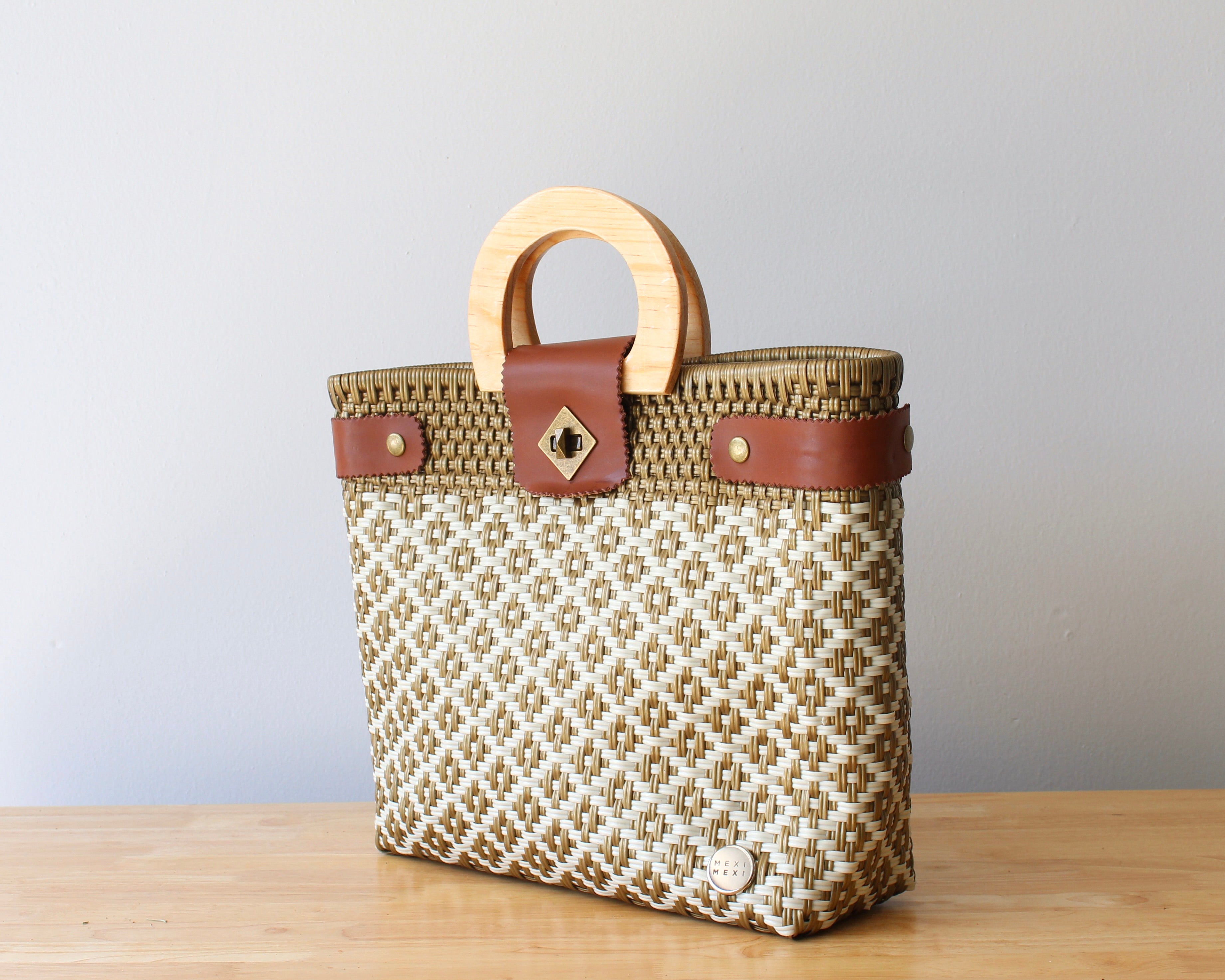 Neutral eco-friendly woven handbag made in Mexico