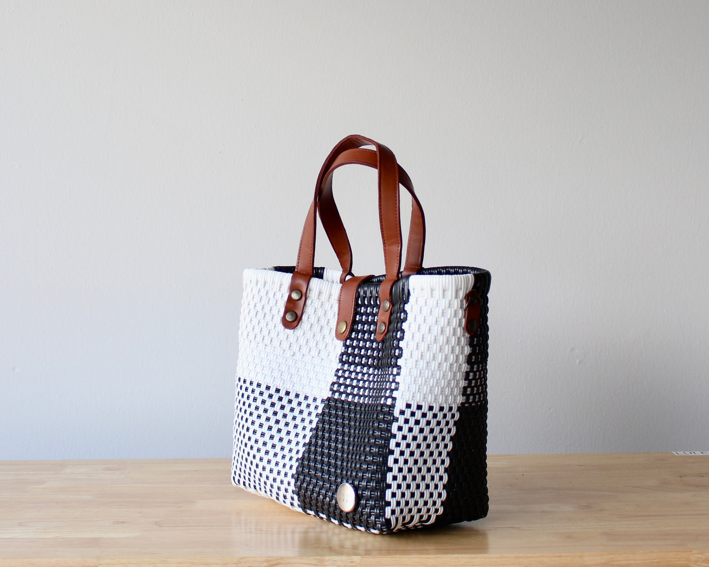 Vida Woven Purse – Black & White Plaid
