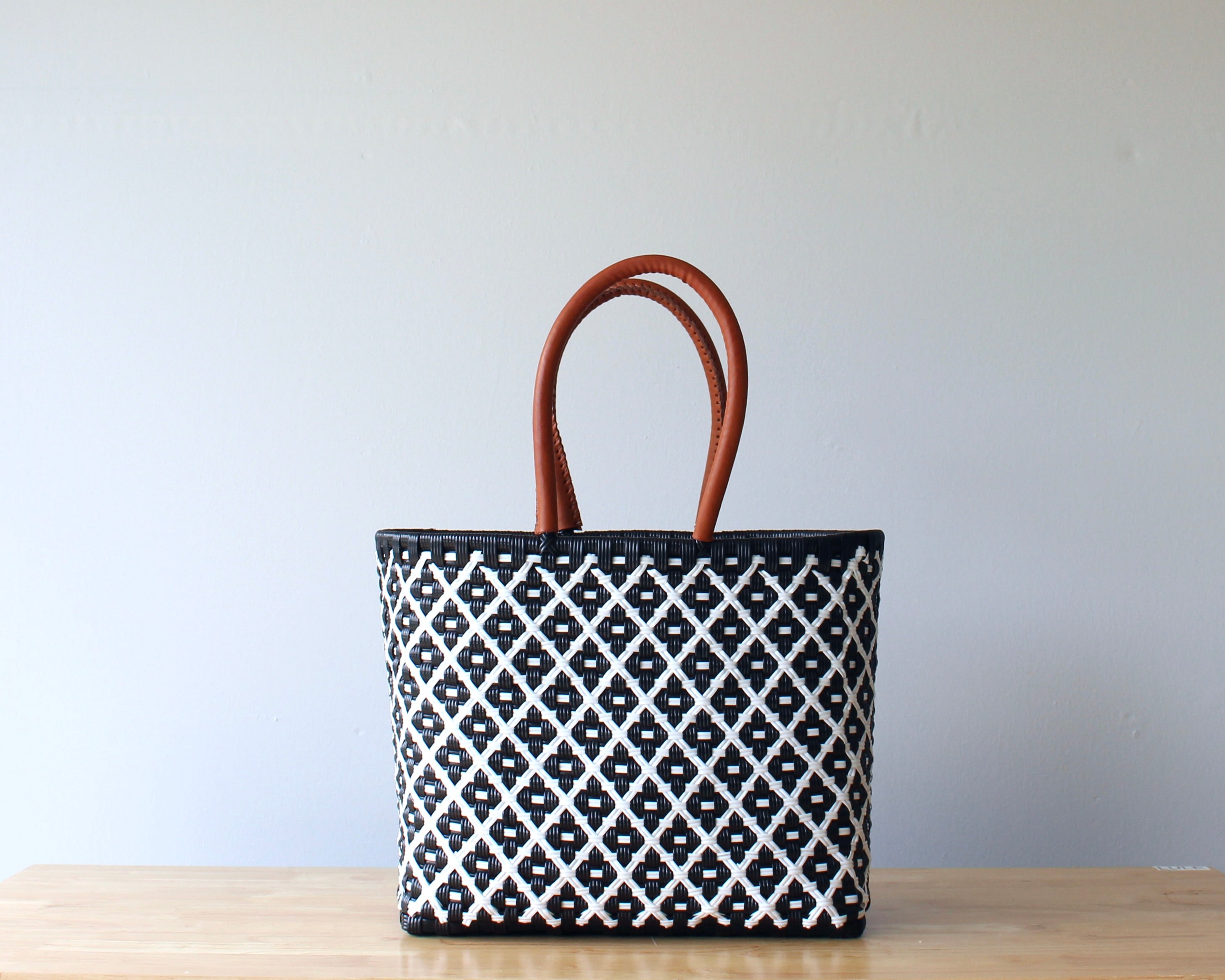 Handwoven  Mexican tote bag in navy and white diamond pattern — artisan woven by MexiMexi