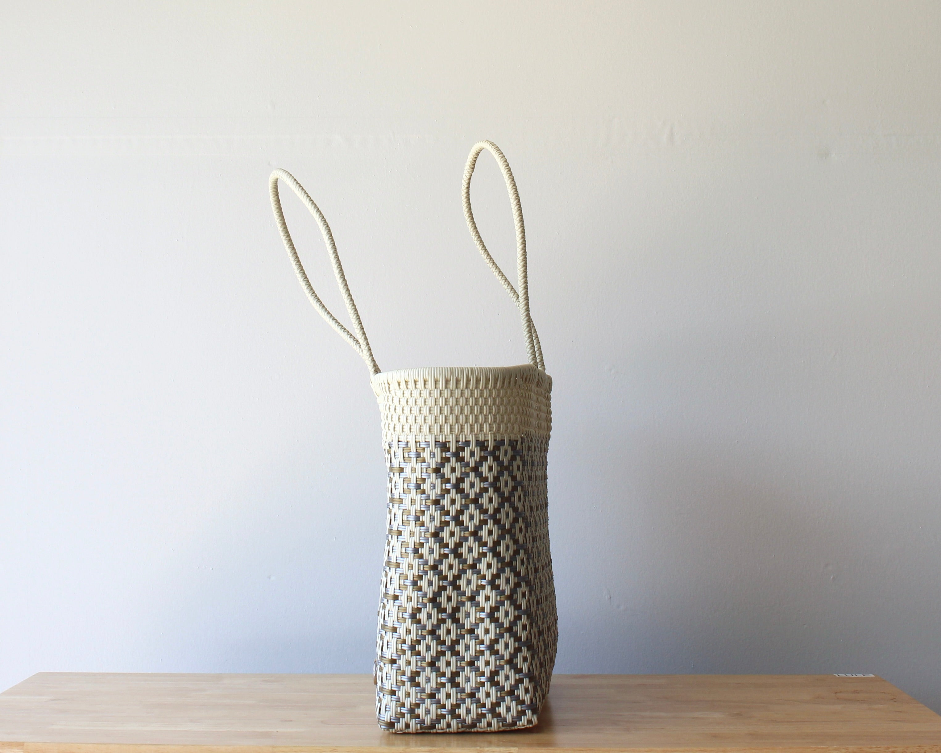 Side view of the ivory handwoven Mexican tote — one-of-a-kind artisan bag by MexiMexi
