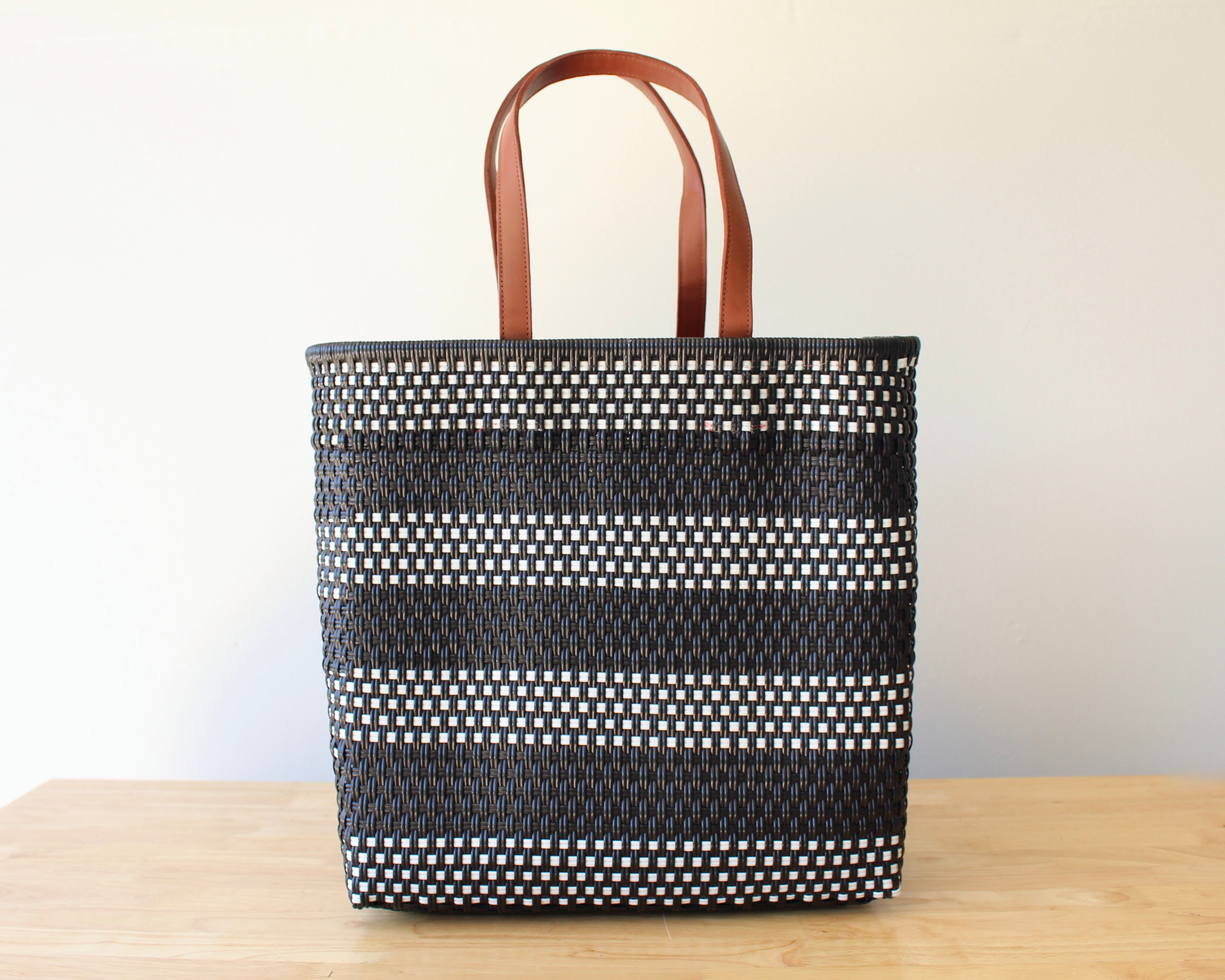 Black and white handwoven Mexican tote bag — front view — Alma Rosa, Onyx — MexiMexi