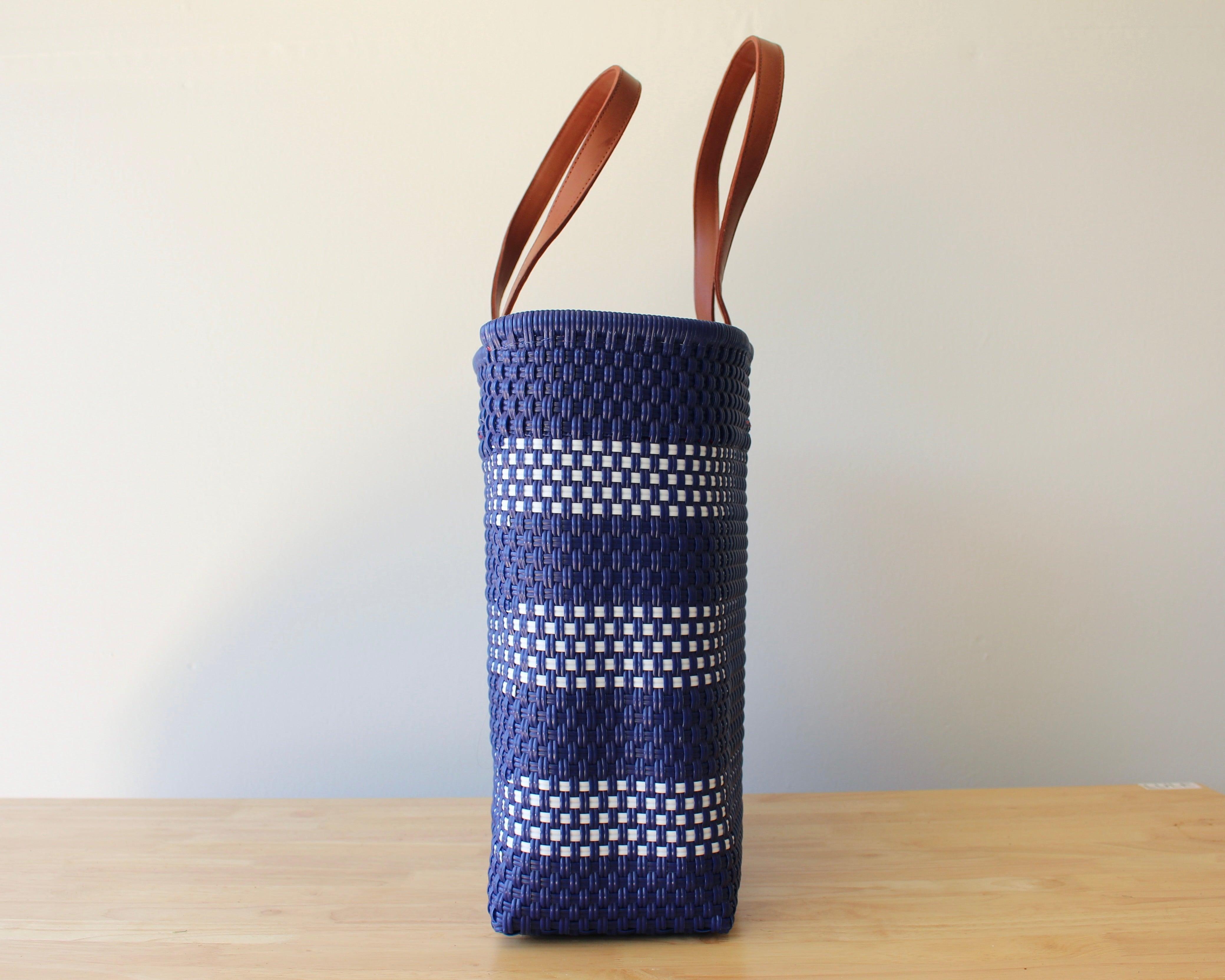 Navy blue and white handwoven Mexican tote bag — side view showing woven texture — Alma Rosa, Navy — MexiMexi